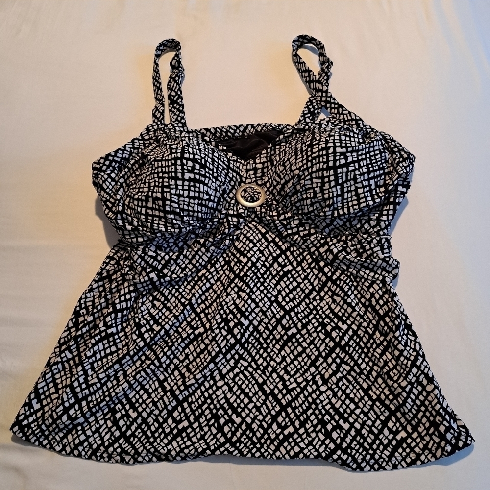 St. John's Bay women's 24W tankini top NEW black & white